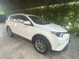 Toyota RAV4 2017 года за 11 000 000 тг. в Шымкент – фото 2