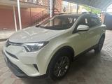 Toyota RAV4 2017 года за 11 000 000 тг. в Шымкент