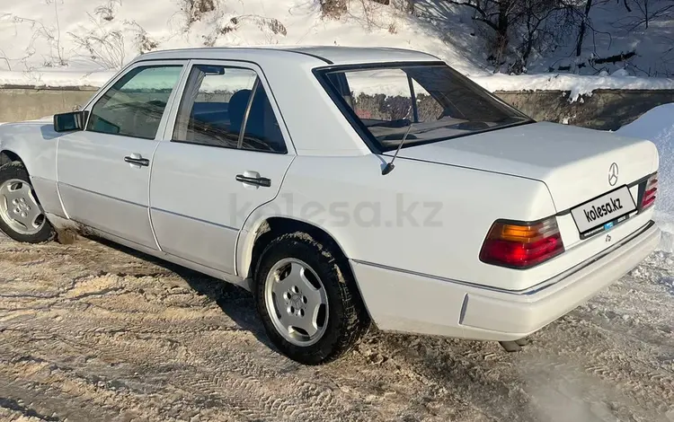 Mercedes-Benz E 260 1990 года за 1 000 000 тг. в Алматы