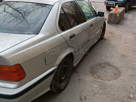 BMW 318 1992 года за 550 000 тг. в Алматы – фото 2