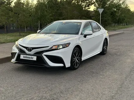 Toyota Camry 2021 года за 12 800 000 тг. в Астана – фото 3