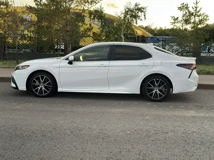 Toyota Camry 2021 года за 12 800 000 тг. в Астана – фото 5