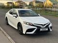 Toyota Camry 2021 года за 12 800 000 тг. в Астана