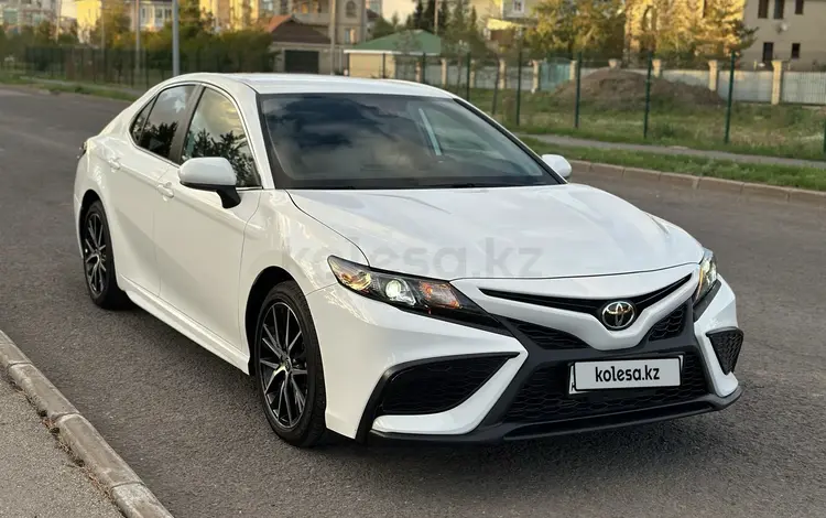 Toyota Camry 2021 года за 12 800 000 тг. в Астана