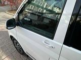 Volkswagen Caravelle 2021 года за 30 000 000 тг. в Костанай – фото 3