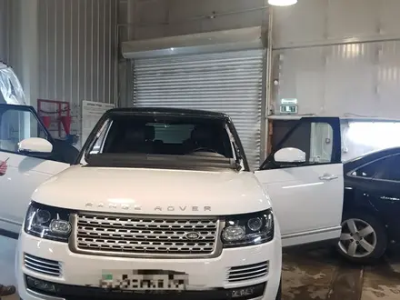 Лобовое стекло Range rover vogue за 260 000 тг. в Алматы – фото 9