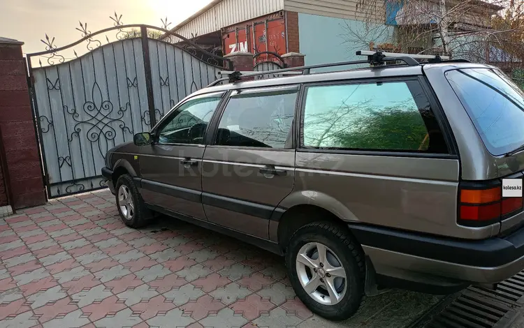 Volkswagen Passat 1993 годаүшін2 000 000 тг. в Алматы