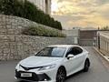 Toyota Camry 2021 года за 14 900 000 тг. в Алматы – фото 2