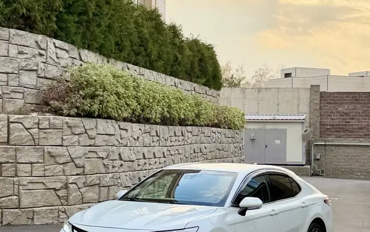 Toyota Camry 2021 года за 14 900 000 тг. в Алматы