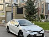 Toyota Camry 2021 года за 14 900 000 тг. в Алматы – фото 3
