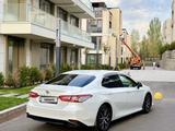 Toyota Camry 2021 года за 14 900 000 тг. в Алматы – фото 5