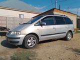 Volkswagen Sharan 2001 годаүшін2 300 000 тг. в Тараз