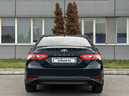 Toyota Camry 2018 года за 12 000 000 тг. в Алматы – фото 12