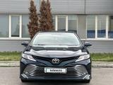 Toyota Camry 2018 года за 12 150 000 тг. в Алматы – фото 2