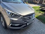 Hyundai Santa Fe 2017 года за 10 400 000 тг. в Уральск