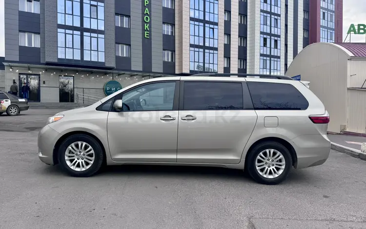 Toyota Sienna 2017 годаfor15 000 000 тг. в Алматы