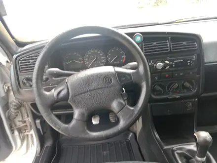 Volkswagen Passat 1996 года за 1 100 000 тг. в Тараз – фото 3