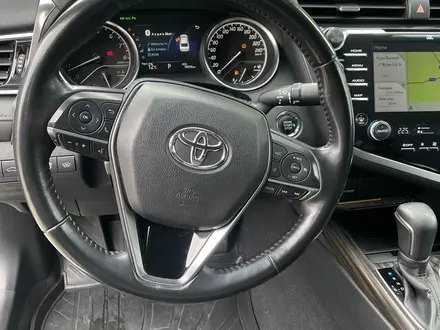 Toyota Camry 2018 года за 13 500 000 тг. в Актобе – фото 12