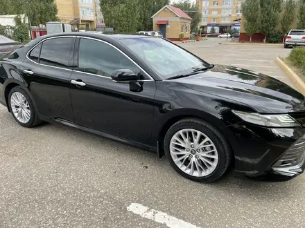 Toyota Camry 2018 года за 13 500 000 тг. в Актобе – фото 7