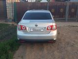 Volkswagen Jetta 2008 года за 2 600 000 тг. в Уральск – фото 2