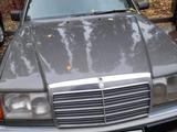 Mercedes-Benz E 230 1992 года за 2 400 000 тг. в Актобе – фото 2