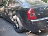 Chrysler 300C 2005 года за 3 800 000 тг. в Алматы – фото 5