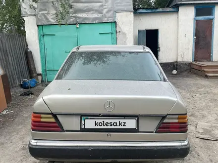 Mercedes-Benz E 230 1992 года за 1 200 000 тг. в Талдыкорган – фото 3