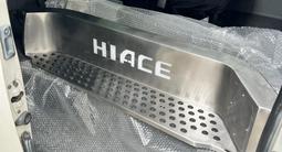 Порог подножка для Toyota Hiace H200 за 50 000 тг. в Алматы