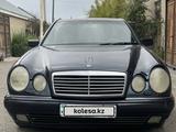 Mercedes-Benz E 240 1998 года за 2 800 000 тг. в Тараз – фото 2