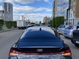 Hyundai Elantra 2022 года за 9 900 000 тг. в Астана – фото 3