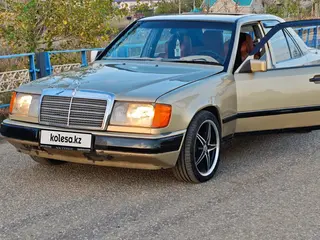 Mercedes-Benz E 230