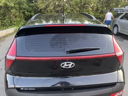 Hyundai Bayon 2023 года за 7 300 000 тг. в Петропавловск – фото 17