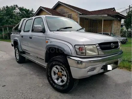 Toyota Hilux 2005 года за 410 000 тг. в Астана