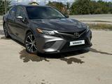 Toyota Camry 2018 года за 11 000 000 тг. в Актобе