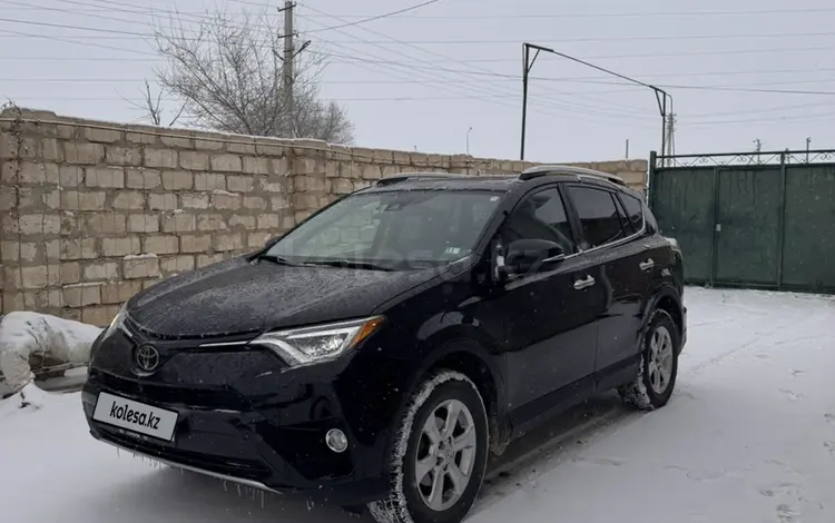 Toyota RAV4 2016 годаfor12 500 000 тг. в Актау