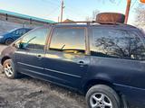 Volkswagen Sharan 1997 года за 1 800 000 тг. в Уральск – фото 2