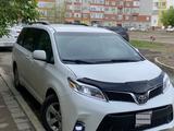 Toyota Sienna 2015 года за 9 600 000 тг. в Атырау