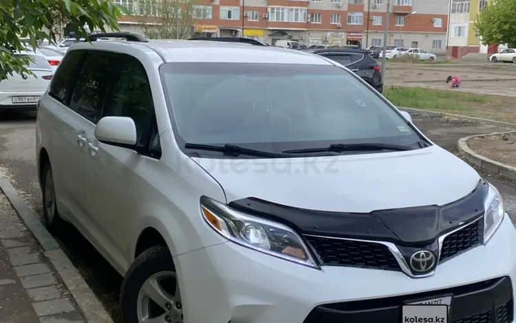 Toyota Sienna 2015 года за 9 600 000 тг. в Атырау