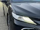 Toyota Camry 2021 года за 14 800 000 тг. в Алматы – фото 3