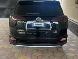 Toyota RAV4 2016 года за 7 300 000 тг. в Атырау – фото 3