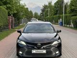 Toyota Camry 2021 года за 15 400 000 тг. в Алматы
