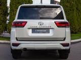 Toyota Land Cruiser Premium+ 2023 года за 53 900 000 тг. в Алматы – фото 5