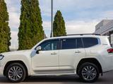 Toyota Land Cruiser Premium+ 2023 года за 53 900 000 тг. в Алматы – фото 4