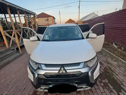 Mitsubishi Outlander 2022 года за 9 800 000 тг. в Астана – фото 2