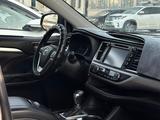 Toyota Highlander 2016 года за 10 600 000 тг. в Актау