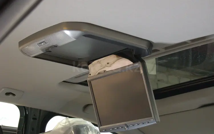 Установка потолочного монитора на Toyota Sienna в Алматы