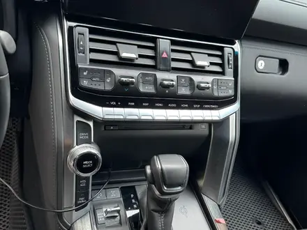 Toyota Land Cruiser 2024 года за 57 900 000 тг. в Астана – фото 12