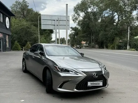 Lexus ES 250 2020 года за 22 000 000 тг. в Алматы – фото 2