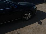 Volkswagen Passat 2014 годаfor7 500 000 тг. в Атырау – фото 3