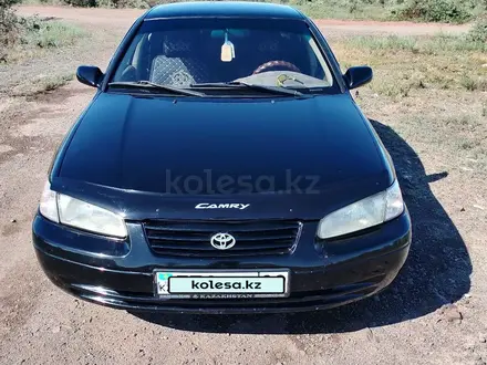 Toyota Camry 1998 года за 3 000 000 тг. в Приозерск – фото 5